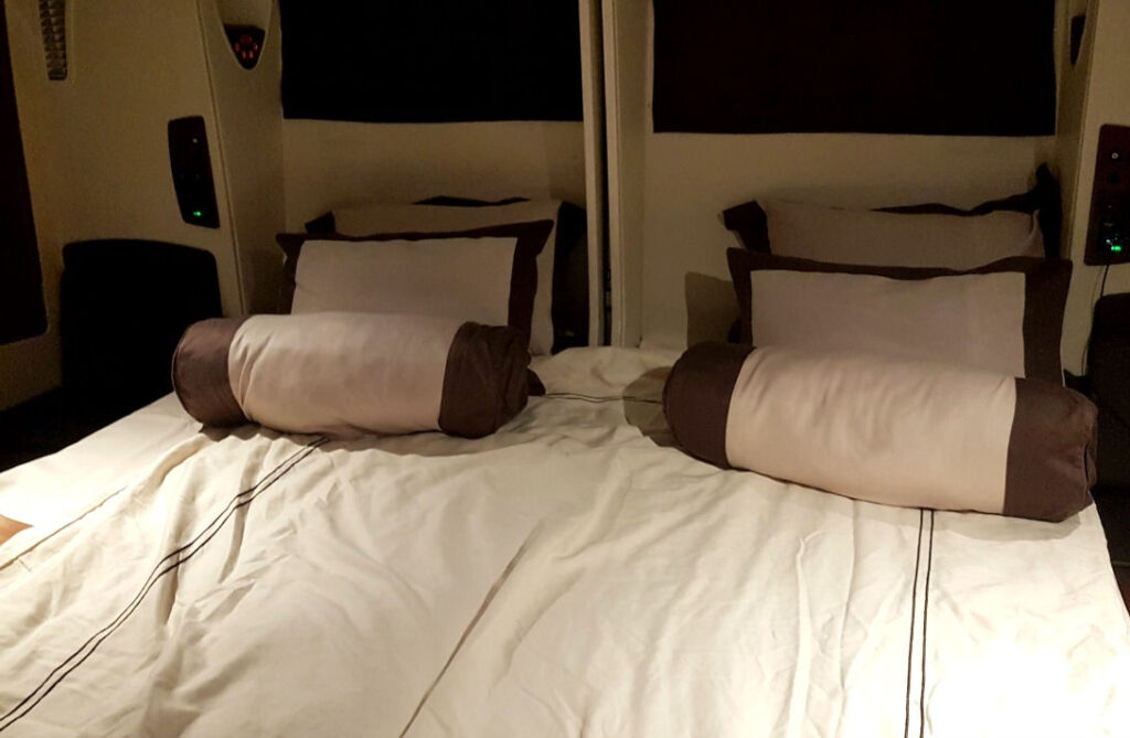 Singapore Airlines Suites Class Singapore to Frankfurt A380 double bed